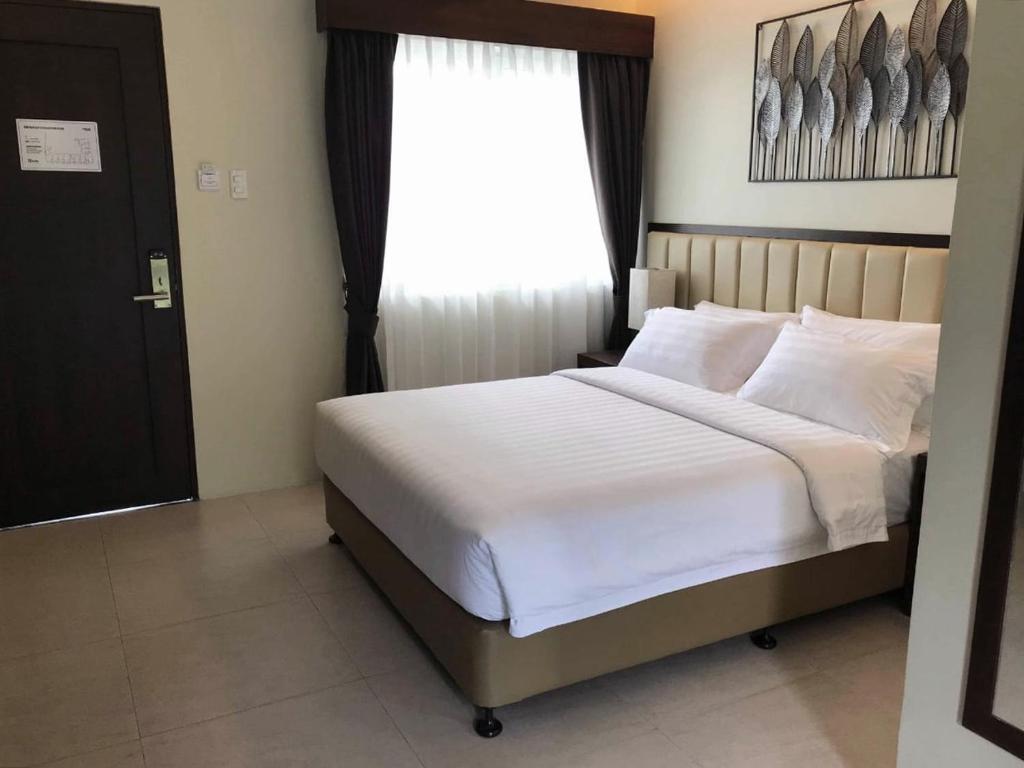 Postel nebo postele na pokoji v ubytování Rovira Suites