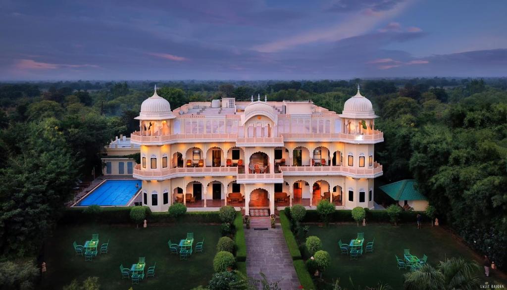 an aerial view of a mansion with a pool at Ranthambhore Heritage Haveli in Sawāi Mādhopur