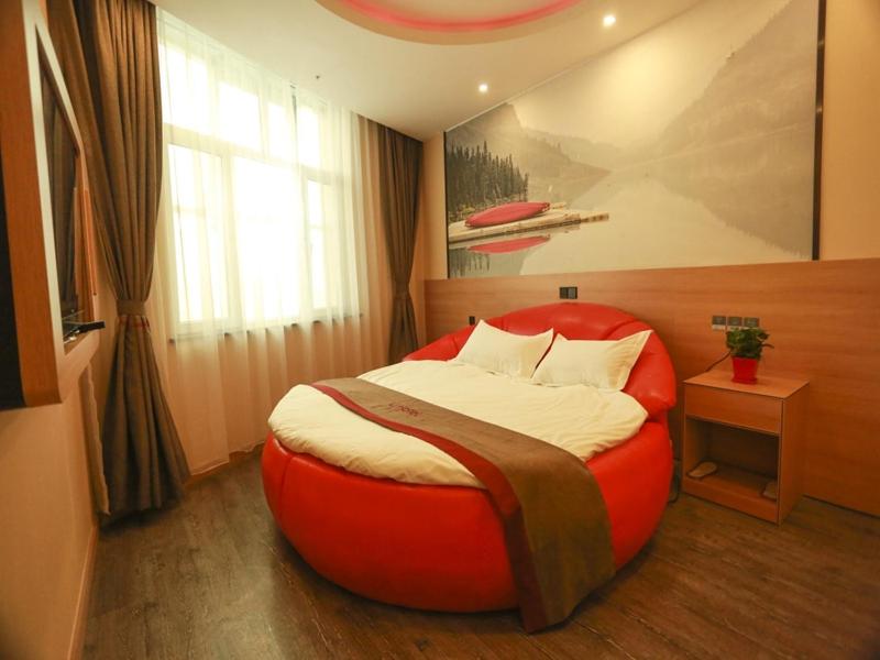 a bedroom with a large red bed in a room at Thank Inn Plus Hotel Hebei Xingtai Guangzong County North Outer Ring Road in Xingtai