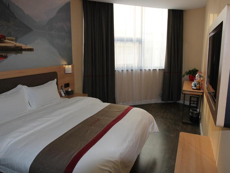 מיטה או מיטות בחדר ב-Thank Inn Plus Hotel Henan Zhengzhou Jinshui District Wenhua Road Chenzhai