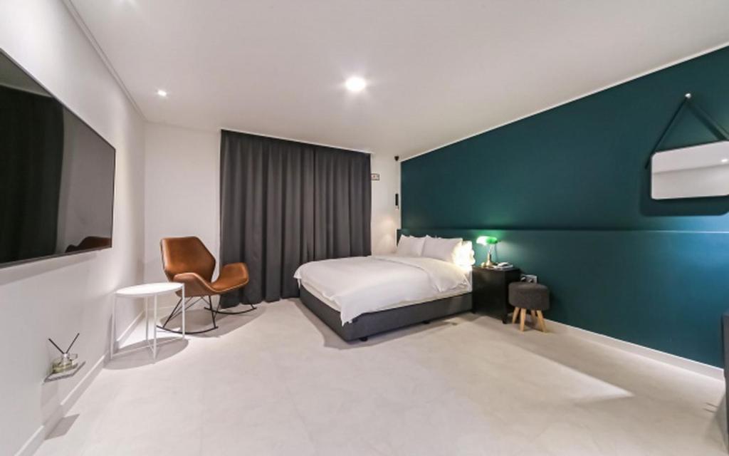 Hotel Pier 48 - 带拉面部分的高级房间