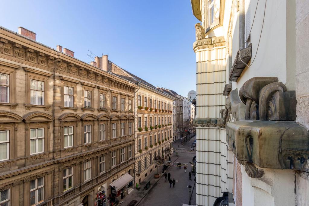 ブダペストにあるDanube Apartment Váciの建物から見える街並み