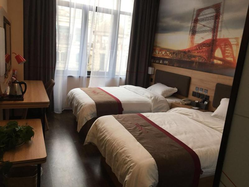 Tempat tidur dalam kamar di Thank Inn Plus Hotel Anhui Tongling Hengda Lvzhou Residential Area