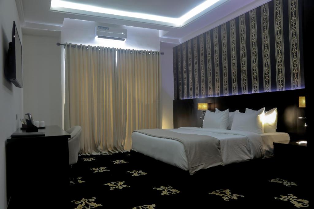 Postel nebo postele na pokoji v ubytování BON Hotel Ikeja Residence