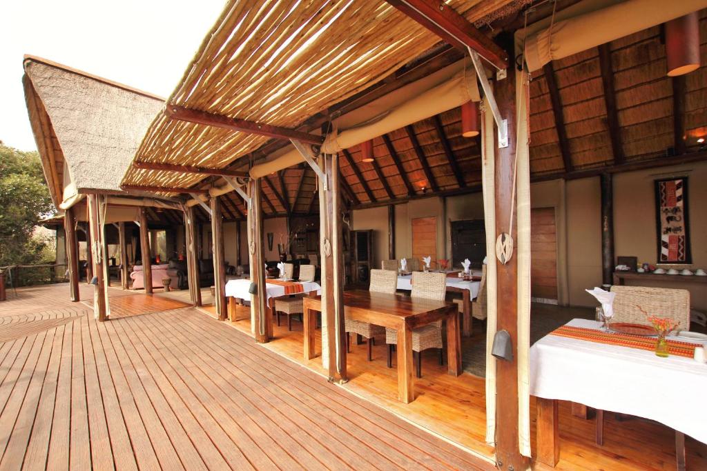 Restaurace v ubytování Bush Lodge – Amakhala Game Reserve
