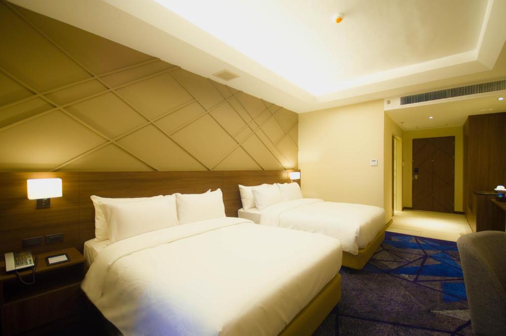 Postel nebo postele na pokoji v ubytování Luxent Hotel