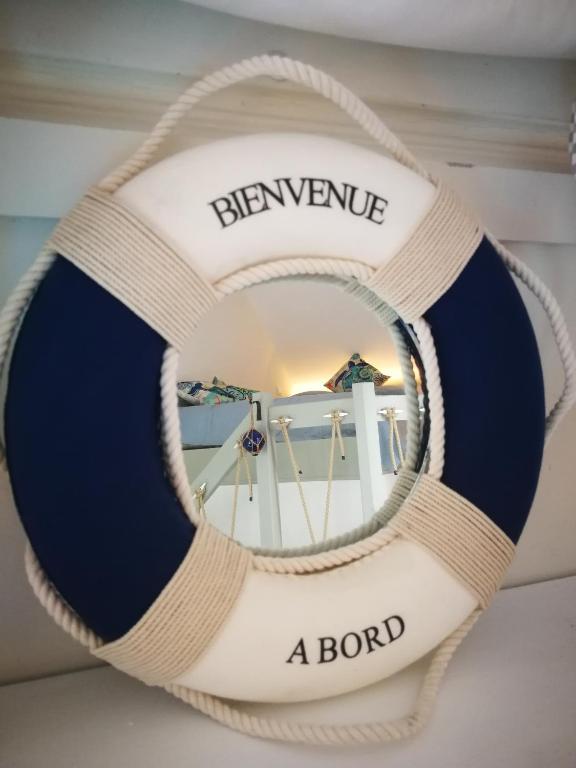 a round mirror with the words berryine a bond at Study du pêcheur in Trouville-sur-Mer
