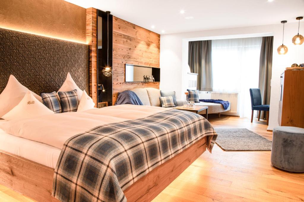 Postel nebo postele na pokoji v ubytování Hotel Sonne Ischgl