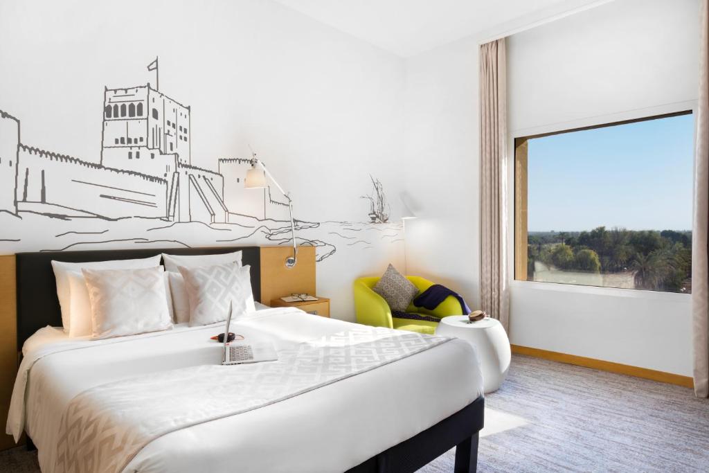 Postel nebo postele na pokoji v ubytování Mercure Sohar