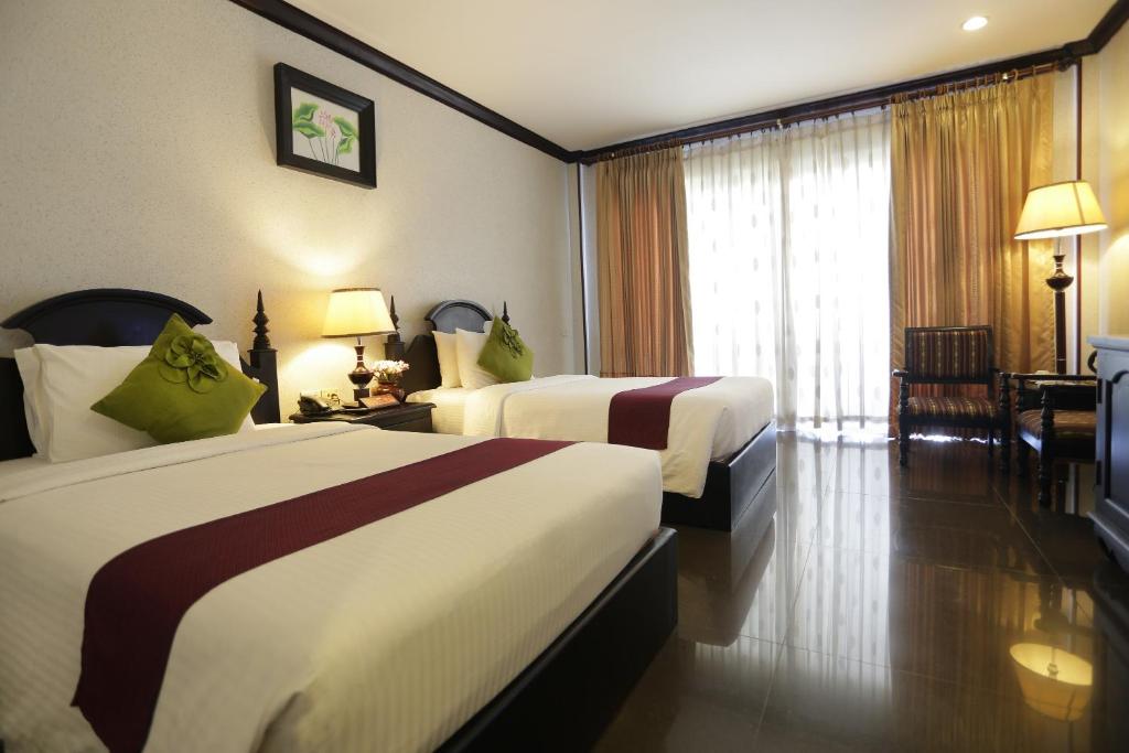 Postel nebo postele na pokoji v ubytování Lucky Angkor Hotel & Spa