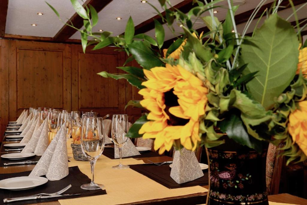 Restaurace v ubytování Hotel-Restaurant Weisses Kreuz