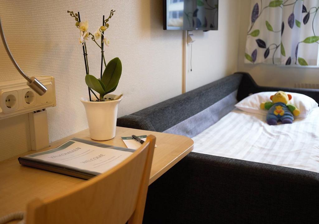 Postel nebo postele na pokoji v ubytování Linköpings Cityhotell och Vandrarhem