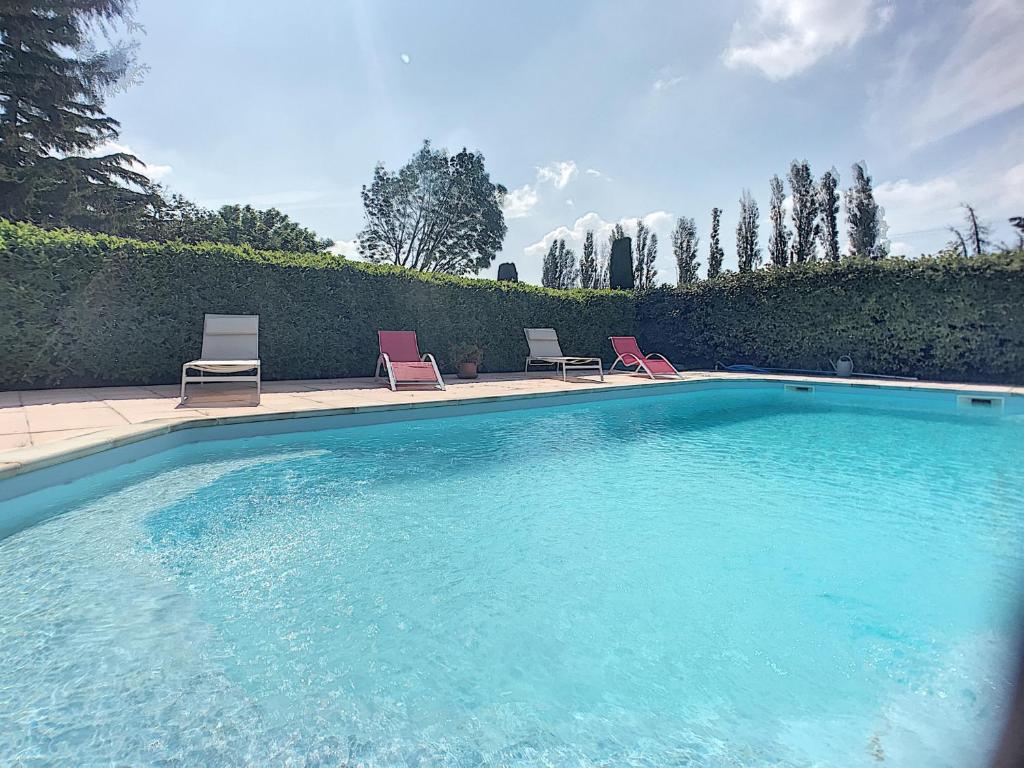 ACCENT IMMOBILIER - Maison Eygalières, piscine, 4/6 persの敷地内または近くにあるプール