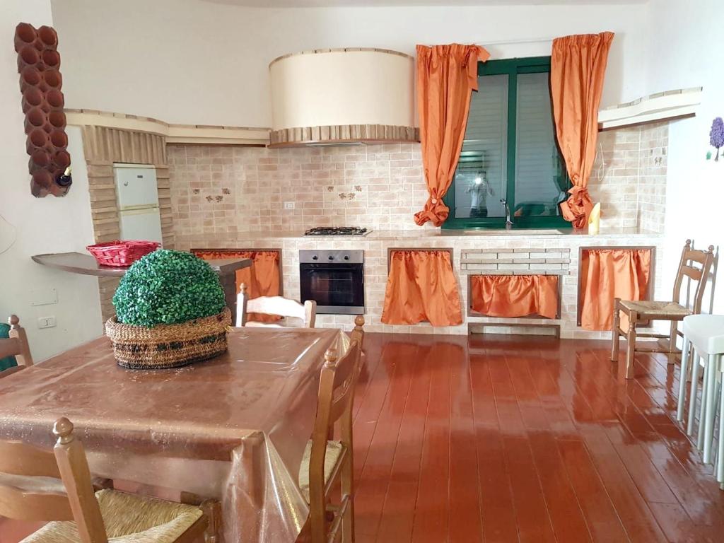 Dapur atau dapur kecil di 2 bedrooms house with sea view and furnished terrace at Mazara del Vallo
