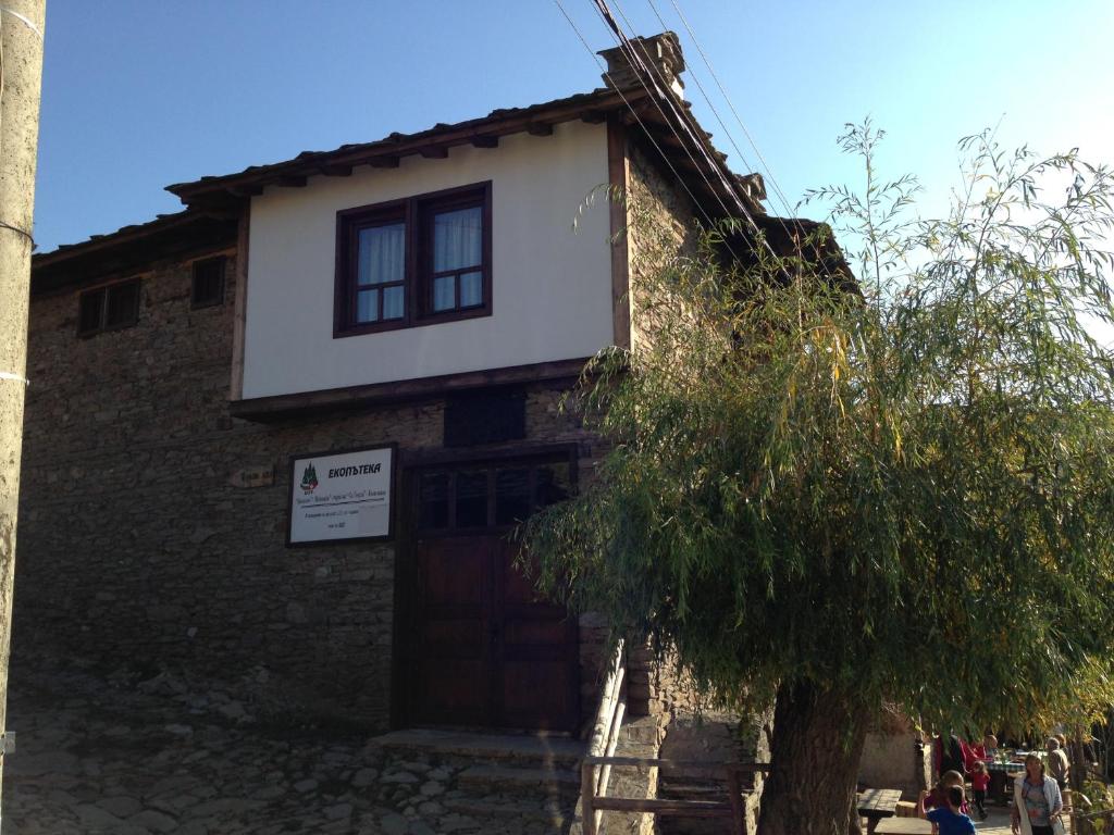 a building with a window on the side of it at Ristevata Guest House in Kovačevica