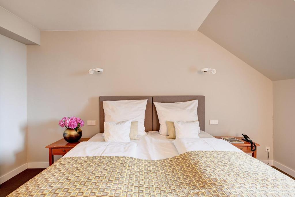 Postel nebo postele na pokoji v ubytování Hotel Admiral