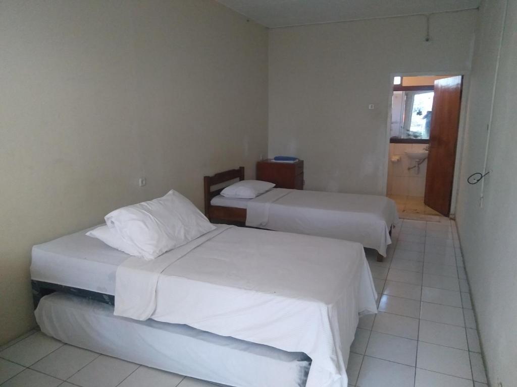 Bunga Ayu Seaside Resort - Standard Triple Room