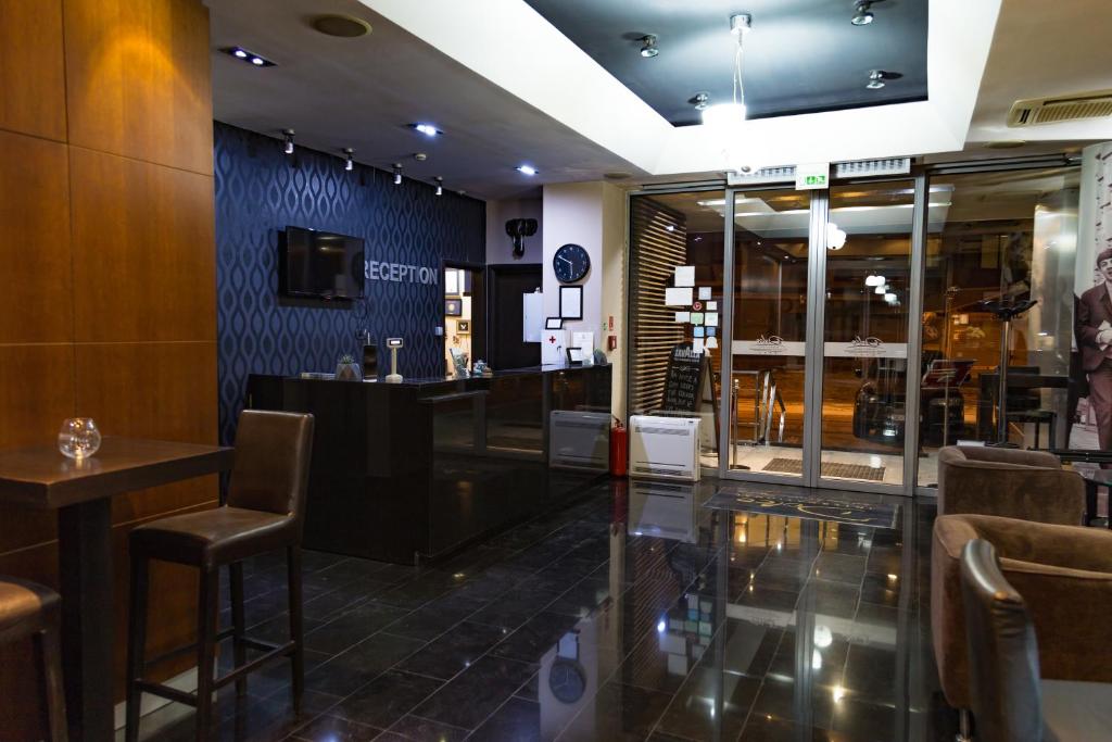 TV a/nebo společenská místnost v ubytování Hotel Dolce International