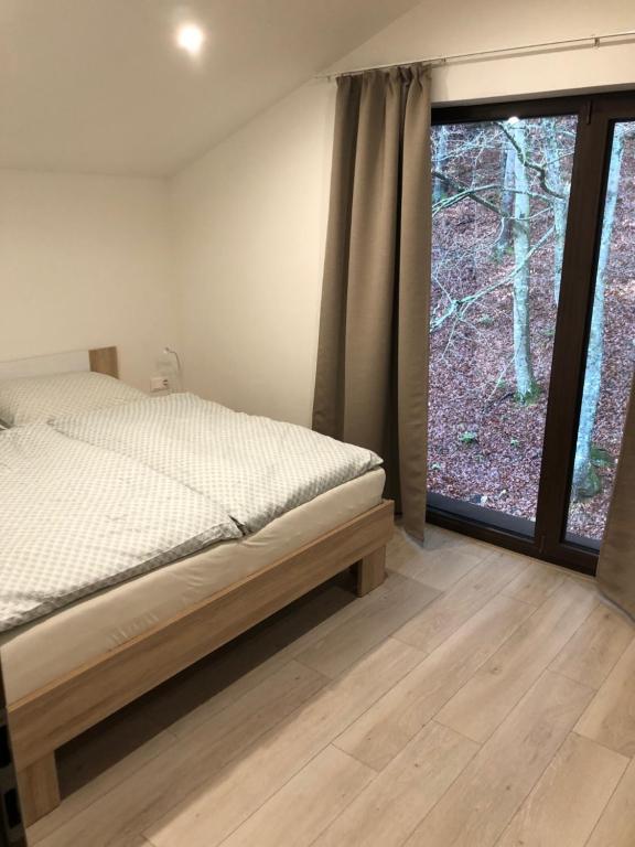 Postel nebo postele na pokoji v ubytování Tále Apartmán 9, Lúčnica, Chopok juh