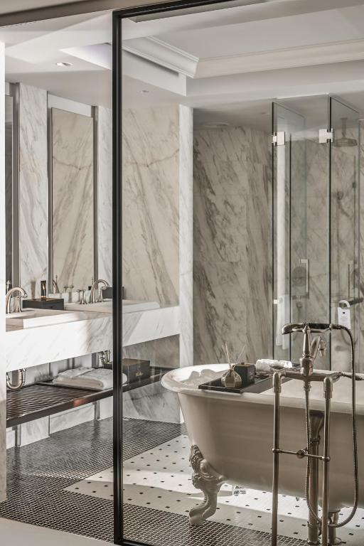 Premium Twin Room with Bathtub