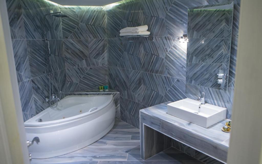Koupelna v ubytování Pantelidis Hotel & Spa