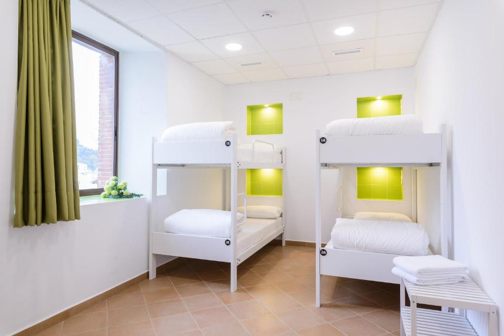 Benarrabá Hostel - Quadruple Room With Private Bathroom