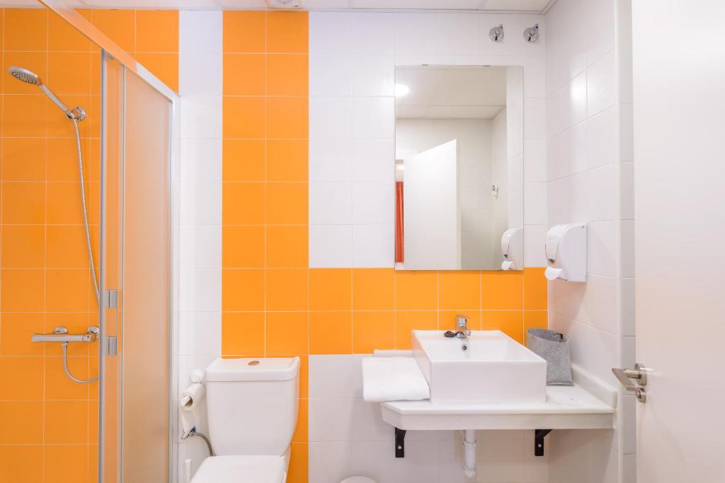 Benarrabá Hostel - Quadruple Room With Private Bathroom