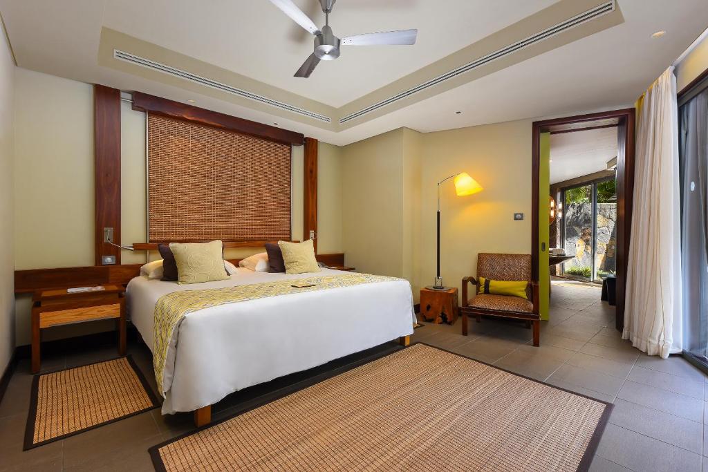 Кровать или кровати в номере Trou aux Biches Beachcomber Golf Resort & Spa