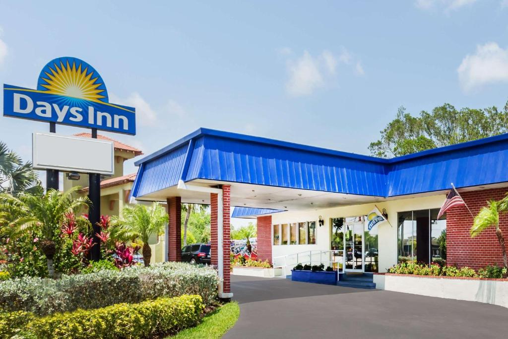 a days inn sign in front of a building at Days Inn by Wyndham Fort Myers Springs Resort in Estero