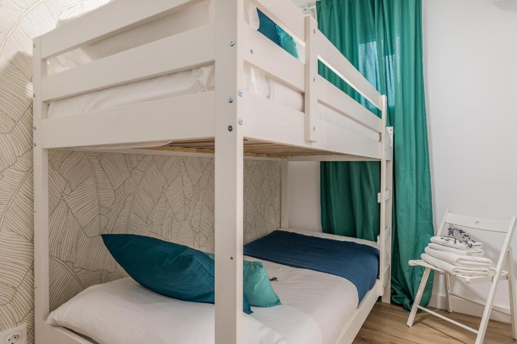 A bed or beds in a room at Waou Atocha I - Alquiler Corta Duración
