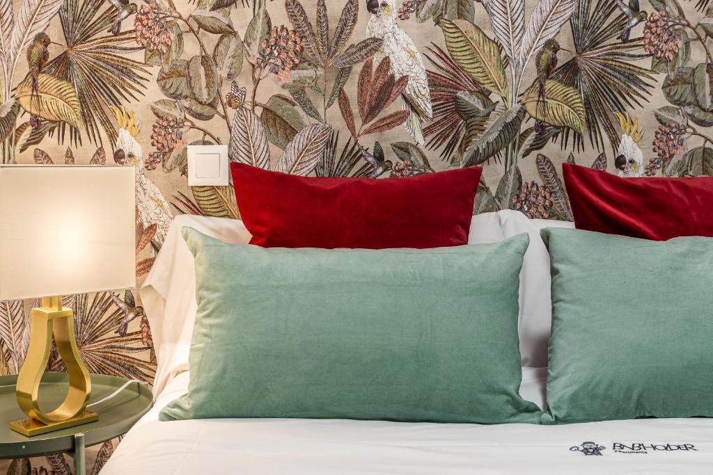 A bed or beds in a room at Waou Atocha I - Alquiler Corta Duración