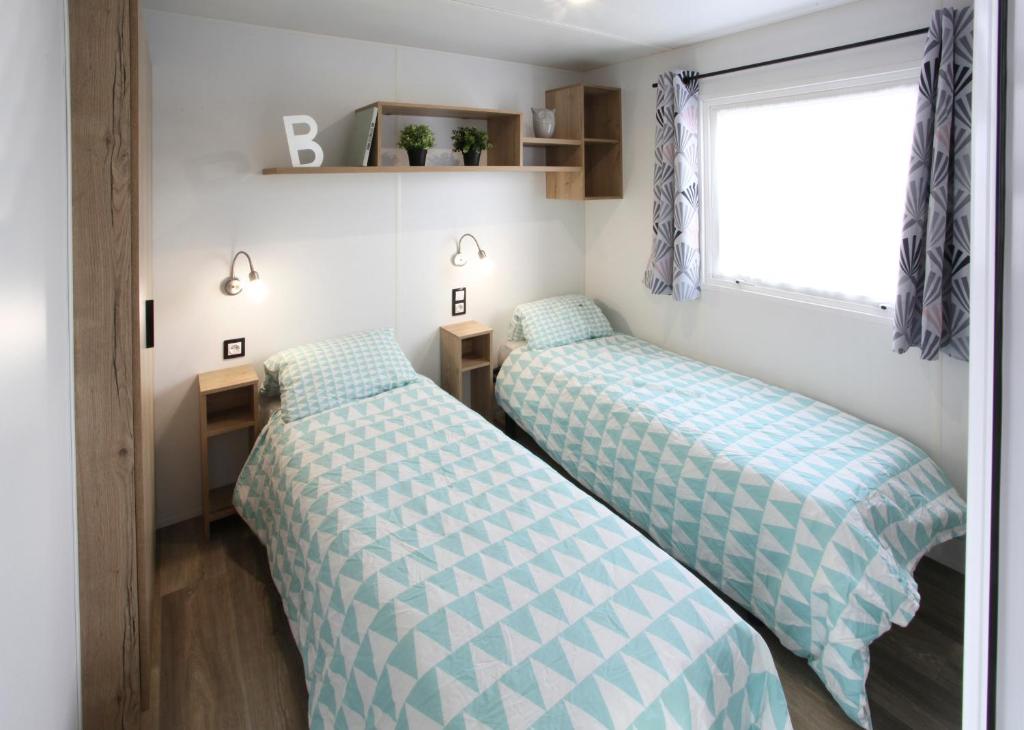 Postel nebo postele na pokoji v ubytování Camping Officiel Siblu Mar Estang