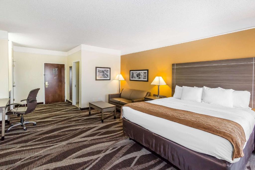 Comfort Inn near Frost Bank Center - King Suite - Non-Smoking
