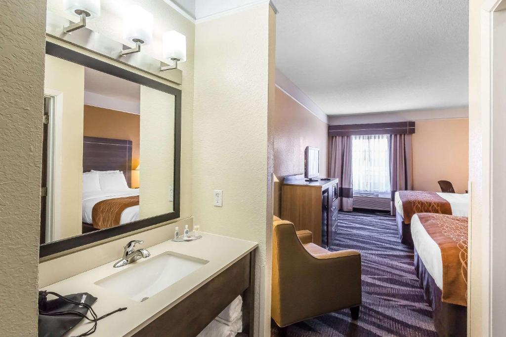 Comfort Inn near Frost Bank Center - Queen Room With Two Queen Beds - Non-Smoking