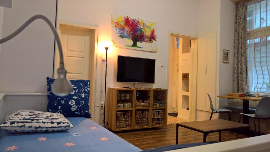 Televízia a/alebo spoločenská miestnosť v ubytovaní Castle View Apartment