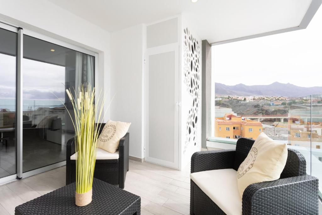 Oceanfront Rental - Two-Bedroom Apartment With Sea View