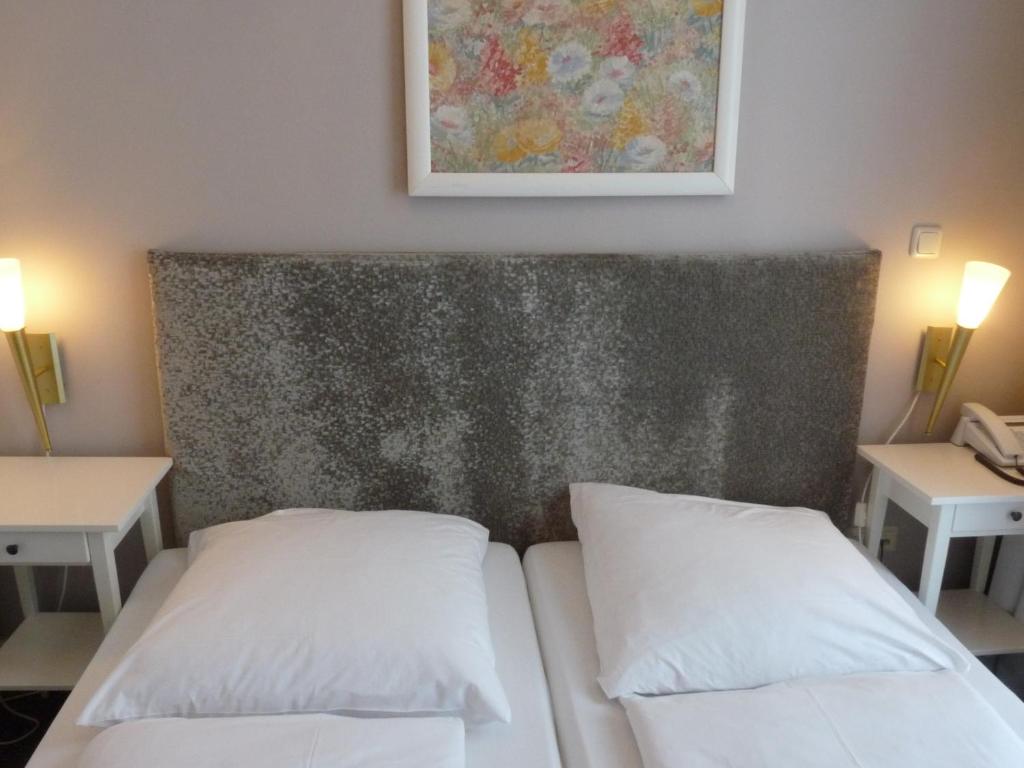 Postel nebo postele na pokoji v ubytování Hotel Commodore