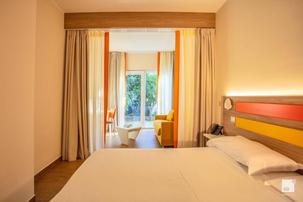 Postel nebo postele na pokoji v ubytování Tonicello Hotel Resort & SPA