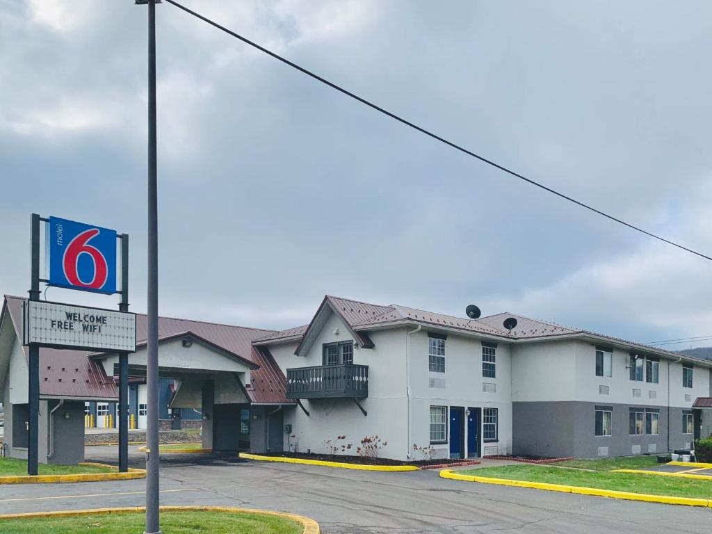 a hotel on the corner of a street at Motel 6 McGraw, NY - Cortland in McGraw