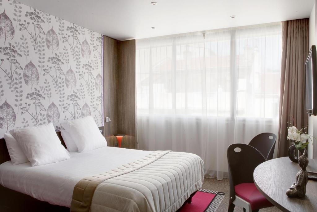 
Superior Double Room with City View
