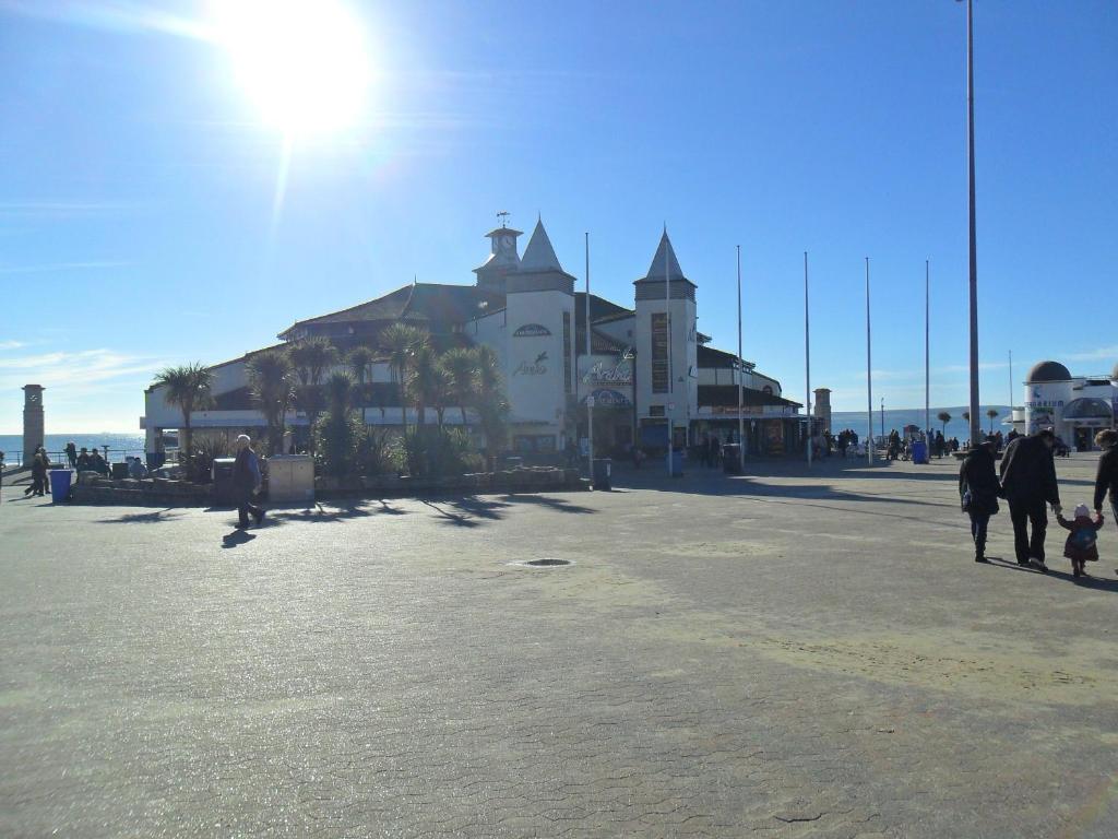 Cecil Court Hotel - Resim 10