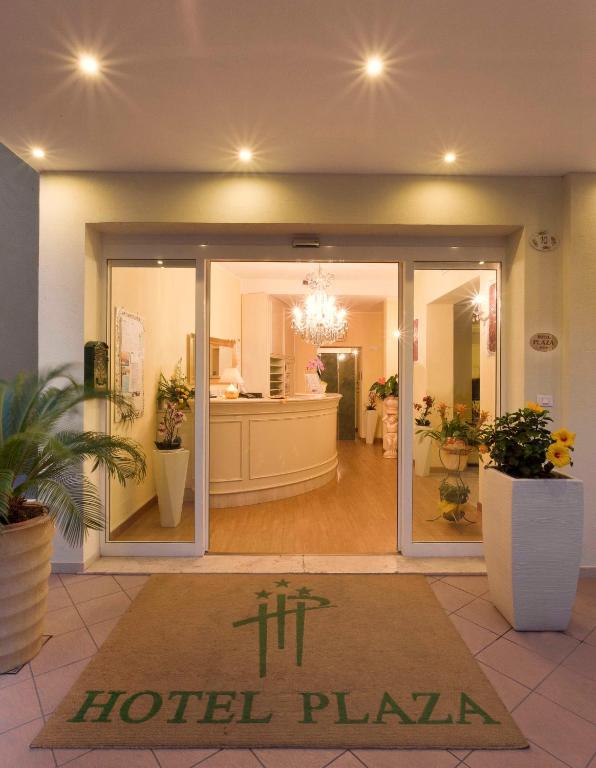 Vstupní hala nebo recepce v ubytování Hotel Plaza