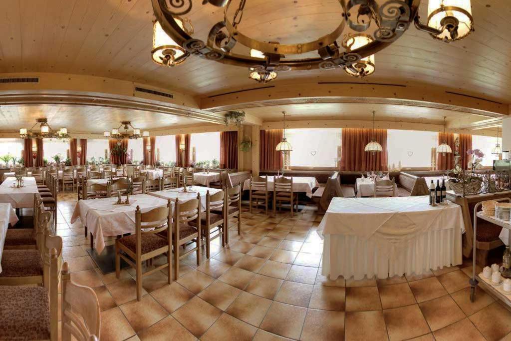 Restaurace v ubytování Hotel Schöne Aussicht