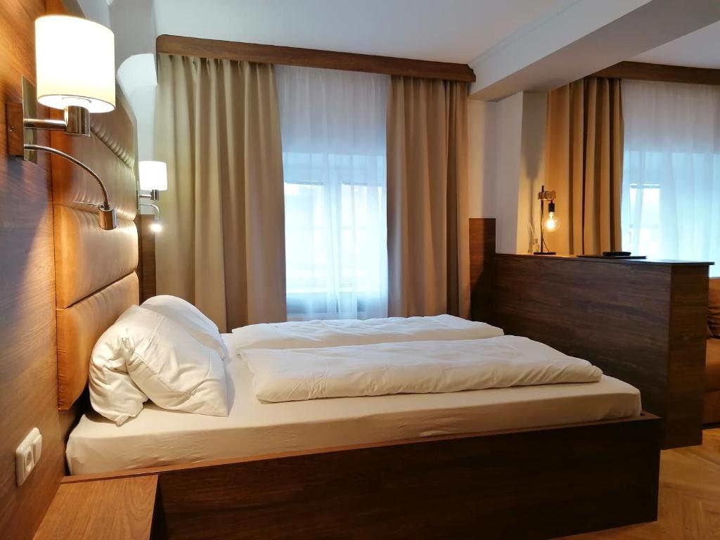 Postel nebo postele na pokoji v ubytování GOLDEN STAR - Premium Apartments