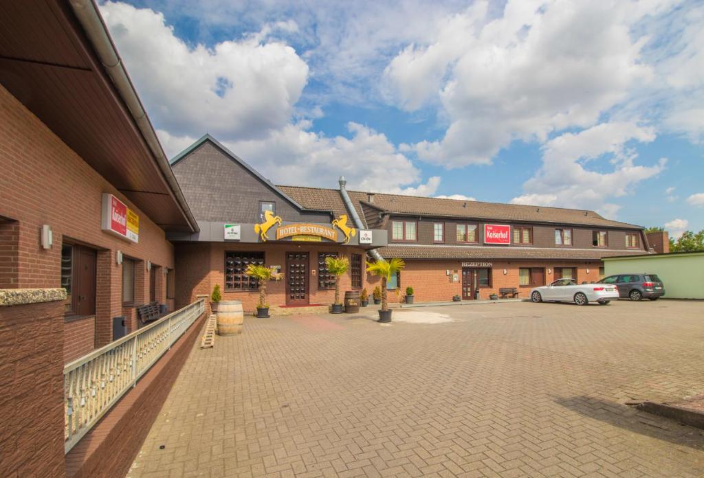 an empty parking lot in front of a building at Hotel Kaiserhof in Lehrte