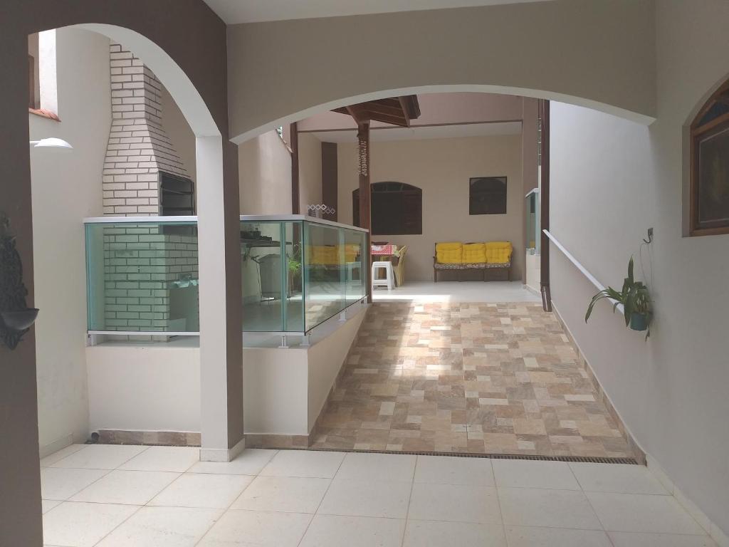 a hallway of a house with a glass floor at Lar da Erica in Ubatuba