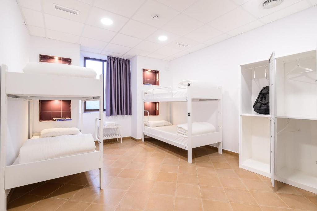 Benarrabá Hostel - Standard Quadruple Room