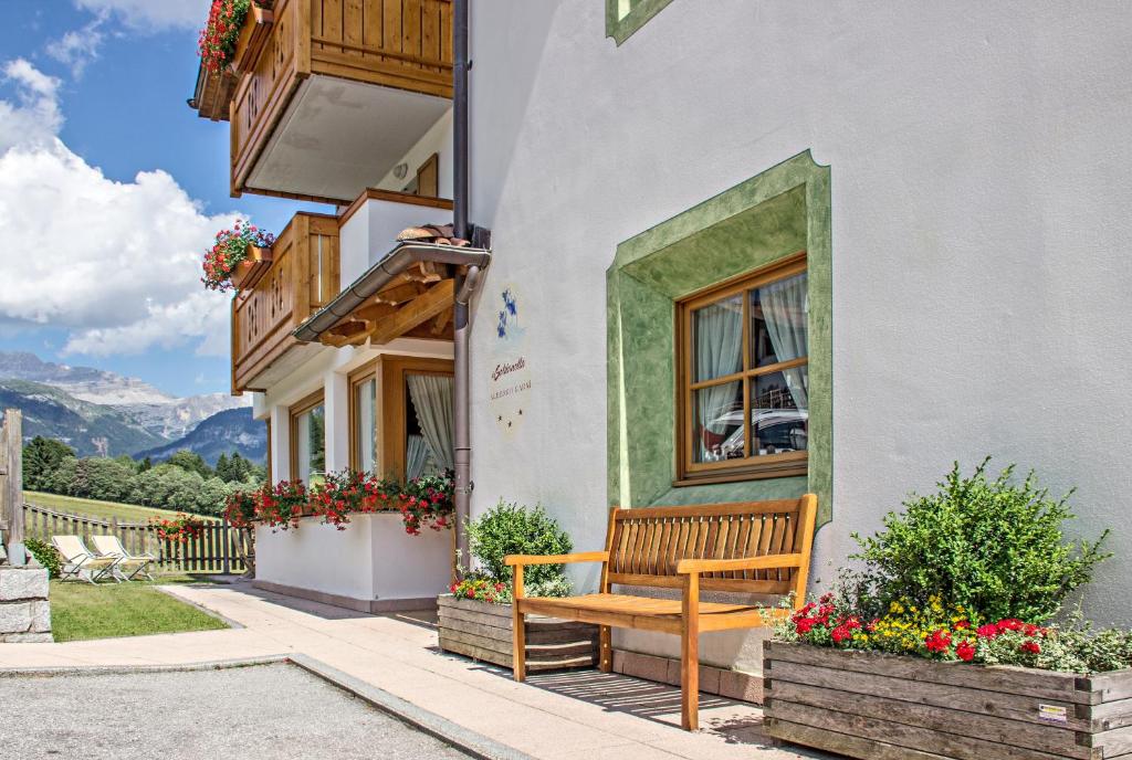 Nespecifikovaný výhled na hory nebo výhled na hory při pohledu z hotelu