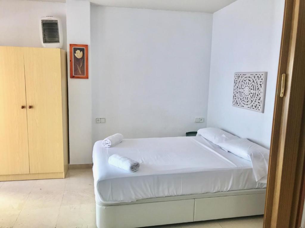 Posteľ alebo postele v izbe v ubytovaní San Roc Apartment