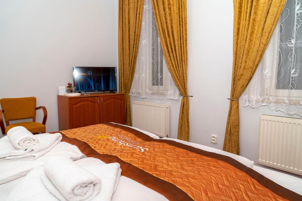 TV a/nebo společenská místnost v ubytování Sunshine Pension